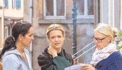 Heike Makatsch (Mitte) und ihre Kollegen bei Dreharbeiten in Neudenau. Fotos: Andreas Veigel