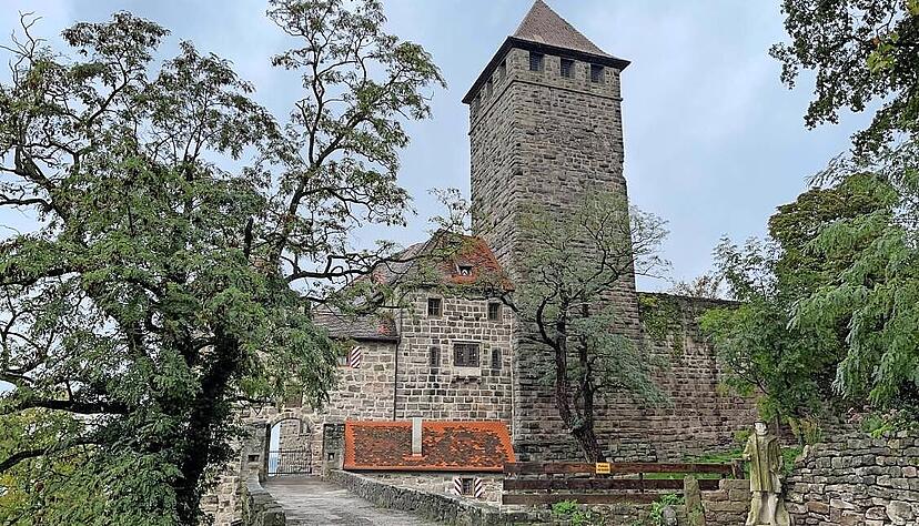 Die Burg Lichtenberg gilt als gut erhaltene Staufenburg nördlich der Alpen als bauliche Besonderheit. Die Burg Lichtenberg gilt als gut erhaltene Staufenburg nördlich der Alpen als bauliche Besonderheit.