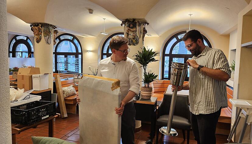 Im Restaurantbereich der Herzogskelter haben die neuen Pächter Florian Wieland (links) und Mario Lang noch einiges zu tun. Mitte September soll geöffnet werden. Im Restaurantbereich der Herzogskelter haben die neuen Pächter Florian Wieland (links) und Mario Lang noch einiges zu tun. Mitte September soll geöffnet werden.