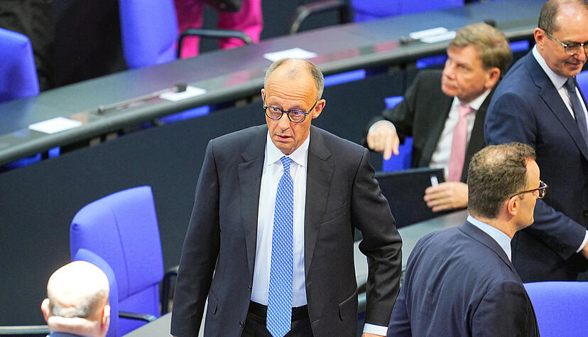 Friedrich Merz ist bei der Kanzlerwahl im Bundestag im ersten Wahlgang durchgefallen. Friedrich Merz ist bei der Kanzlerwahl im Bundestag im ersten Wahlgang durchgefallen.