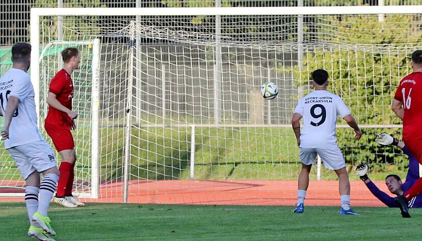 Schon früh startete der Torreigen im Unterland-Derby. Schon früh startete der Torreigen im Unterland-Derby.