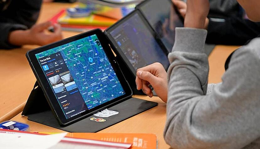 Tablets gehören an vielen Bildungsstätten zum Alltag, in Heilbronn können alle Schüler an staatlichen Schulen die Geräte erhalten.
Foto: dpa Tablets gehören an vielen Bildungsstätten zum Alltag, in Heilbronn können alle Schüler an staatlichen Schulen die Geräte erhalten.
Foto: dpa