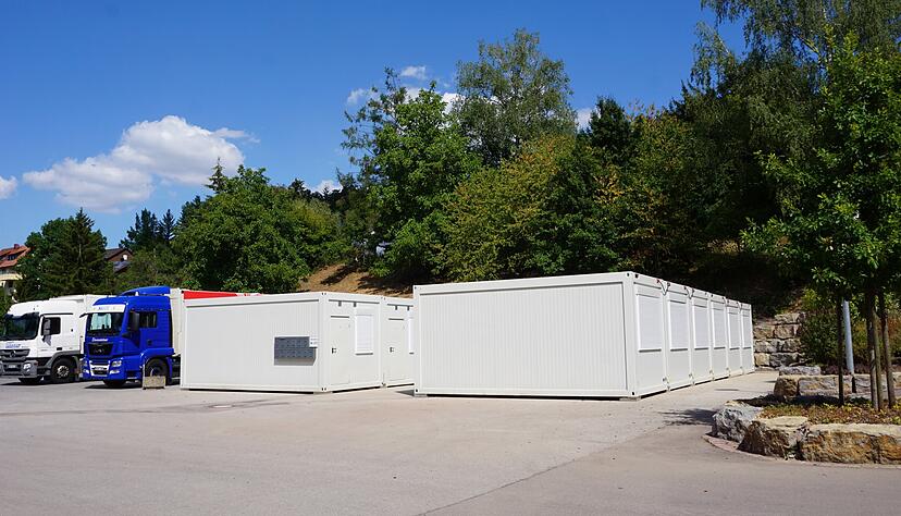 Für die Flüchtlingsunterbringung wurden bereits Containerunterkünfte gekauft und beim Bauhof aufgestellt. Für weitere Container auf städtischen Plätzen müssten erst die baurechtlichen Voraussetzungen geschaffen werden. 
Foto: Archiv/Döttling Für die Flüchtlingsunterbringung wurden bereits Containerunterkünfte gekauft und beim Bauhof aufgestellt. Für weitere Container auf städtischen Plätzen müssten erst die baurechtlichen Voraussetzungen geschaffen werden. 
Foto: Archiv/Döttling