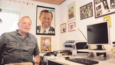 Karl Hehn kam 1957 als Stift nach Hohenlohe, 15 Jahre später kehrte er als Bürgermeister von Schöntal zurück. In seinem Arbeitszimmer ist diese Zeit noch lebendig. Auch der einstige Landtagsabgeordnete lacht auf einem Wahlplakat.Foto: Ralf Reichert Karl Hehn kam 1957 als Stift nach Hohenlohe, 15 Jahre später kehrte er als Bürgermeister von Schöntal zurück. In seinem Arbeitszimmer ist diese Zeit noch lebendig. Auch der einstige Landtagsabgeordnete lacht auf einem Wahlplakat.Foto: Ralf Reichert