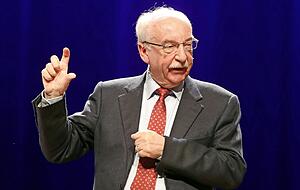 Professor Dr. Gigerenzer ist sich sicher: Wer Dinge hinterfragt, nachdenkt und sich mit Fakten beschäftigt, der hat am Ende weniger Angst. Foto: Andreas Veigel Professor Dr. Gigerenzer ist sich sicher: Wer Dinge hinterfragt, nachdenkt und sich mit Fakten beschäftigt, der hat am Ende weniger Angst. Foto: Andreas Veigel