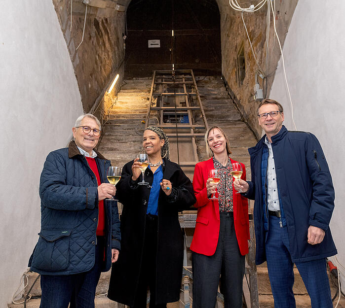 Die Pariserin Clémence Farrell (zweite von links) wird die Ausstellung für die Weinwelt entwerfen.