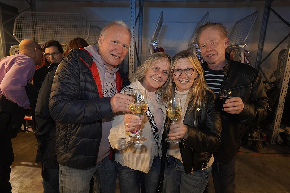 Hunderte Musikfans feierten bei bester Livemusik im Hohenlohekreis. Hunderte Musikfans feierten bei bester Livemusik im Hohenlohekreis.