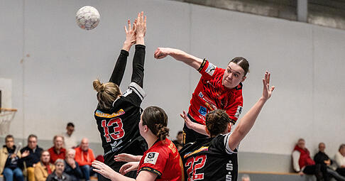 Feuer frei: Paula Hofer zählte mit zehn Treffern zu den Aktivposten im SGSB-Spiel. Die 17-Jährige hatte ihre Länderspieleinsätze bestens verdaut. Feuer frei: Paula Hofer zählte mit zehn Treffern zu den Aktivposten im SGSB-Spiel. Die 17-Jährige hatte ihre Länderspieleinsätze bestens verdaut.