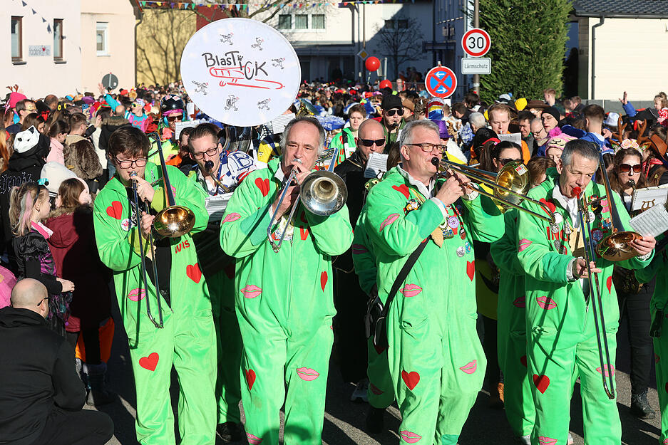 Faschingsumzug durch Ellhofen: So feiern die Sulmtalnarren die fünfte Jahreszeit