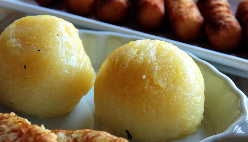 Erst mit Kartoffelklößen wird Weihnachten eine richtig runde Sache. Erst mit Kartoffelklößen wird Weihnachten eine richtig runde Sache.