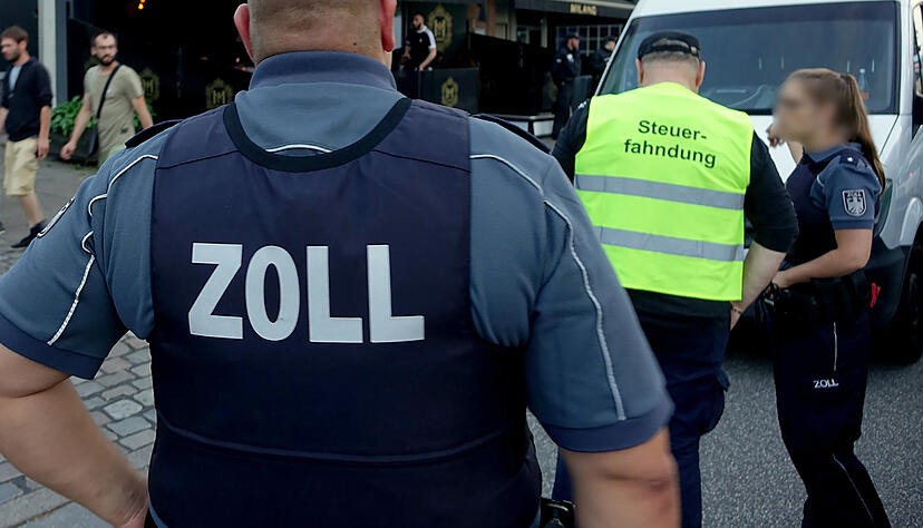 Der Zoll führt regelmäßig Aktionen gegen Schwarzarbeit durch. Symbolfoto: dpa Der Zoll führt regelmäßig Aktionen gegen Schwarzarbeit durch. Symbolfoto: dpa