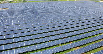 Ein solcher Solarpark entsteht auf einem Feld bei Eppingen-Rohrbach. Foto: dpa