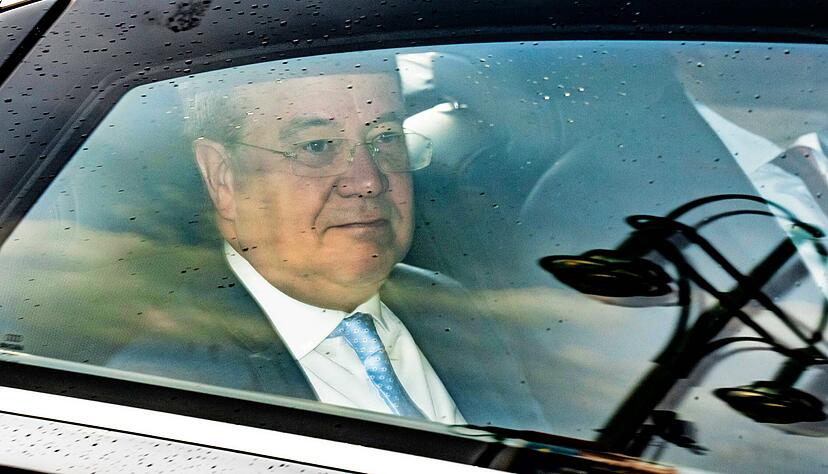Armin Laschet am Montag auf den Weg zu den Gremiensitzungen der CDU nach der Bundestagswahl. Sein Verhalten sorgt auch in der Partei immer mehr für Kopfschütteln.
Foto: dpa Armin Laschet am Montag auf den Weg zu den Gremiensitzungen der CDU nach der Bundestagswahl. Sein Verhalten sorgt auch in der Partei immer mehr für Kopfschütteln.
Foto: dpa