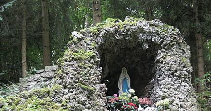 An der Lourdesgrotte in Zaisenhausen beginnt der Pfad der Stille. Foto: Franz Jakob An der Lourdesgrotte in Zaisenhausen beginnt der Pfad der Stille. Foto: Franz Jakob