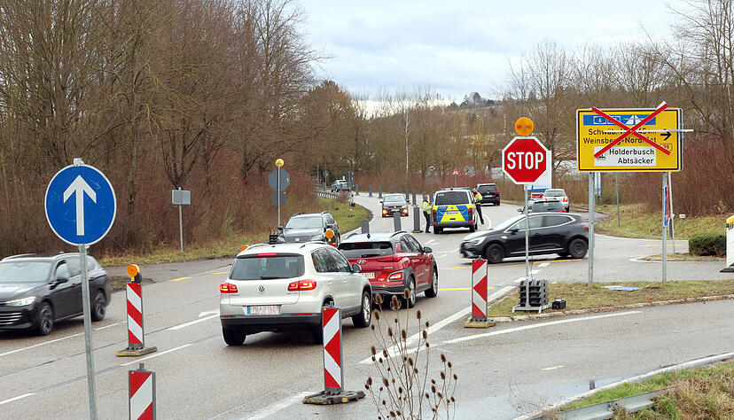Bevor an der B39-Abfahrt Weinsberg die Umleitungsstrecke für den Schemelsbergtunnel zu Jahresbeginn eingeführt wurde und die geänderte Vorfahrtsregelung für Unfälle sorgte, war diese Kreuzung im Normalzustand schon 2024 ein Unfallschwerpunkt. Bevor an der B39-Abfahrt Weinsberg die Umleitungsstrecke für den Schemelsbergtunnel zu Jahresbeginn eingeführt wurde und die geänderte Vorfahrtsregelung für Unfälle sorgte, war diese Kreuzung im Normalzustand schon 2024 ein Unfallschwerpunkt.