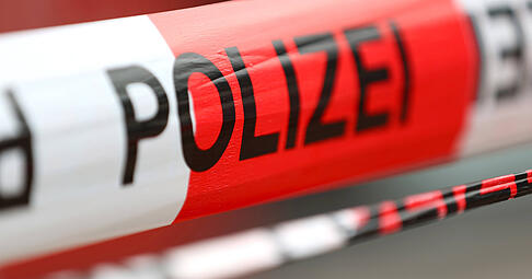Zeugen hatten die Einsatzkräfte alarmiert. (Symbolbild)