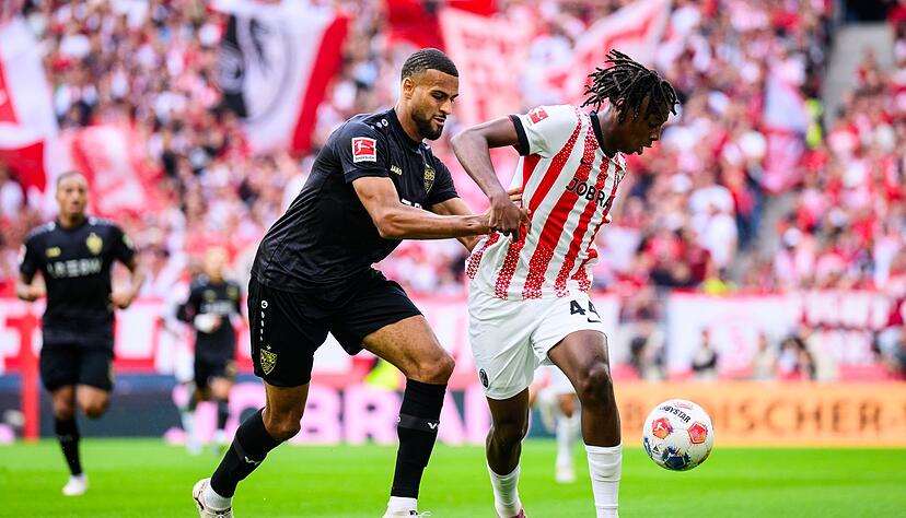 Josha Vagnoman (links/VfB Stuttgart) und Johan Manzambi (r/SC Freiburg) sind mit ihren Teams im Pokal Favorit. (Archivbild) Josha Vagnoman (links/VfB Stuttgart) und Johan Manzambi (r/SC Freiburg) sind mit ihren Teams im Pokal Favorit. (Archivbild)