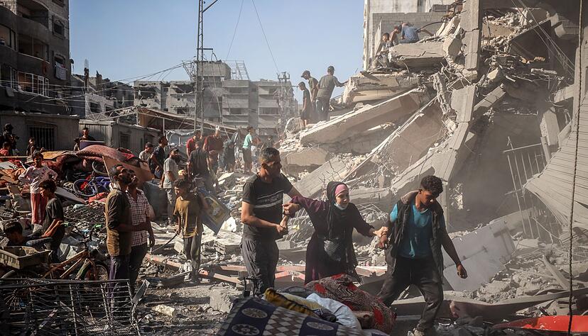 In der Stadt Gaza starben Berichten zufolge 14 Menschen einer Familie.
