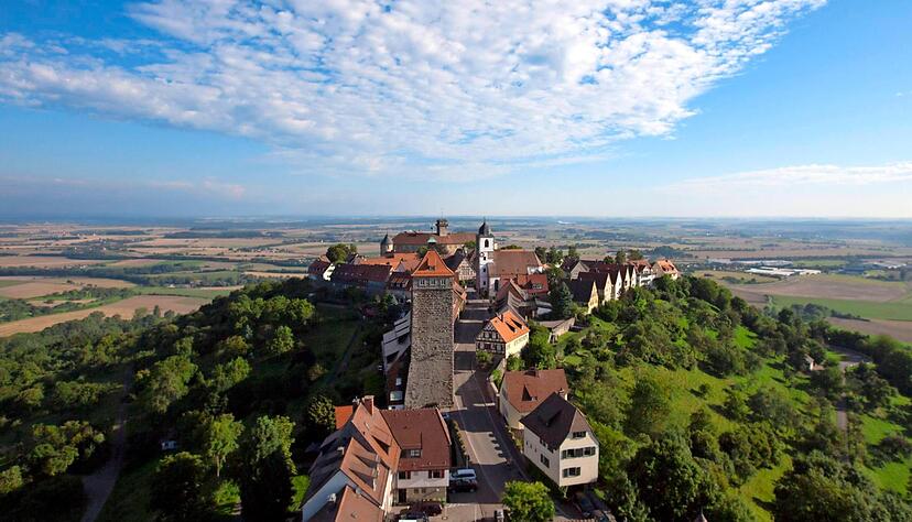 Waldenburg liegt am Rand des Schwäbisch-Fränkischen Walds. Der Blick fällt auf Hohenlohe und Franken, nur wenige Kilometer südlich beginnt schon Schwaben. Foto: privat