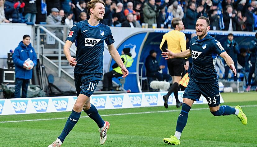 Torsch&uuml;tze Wouter Burger (links, TSG Hoffenheim) jubelt mit Vladim&iacute;r Coufal &uuml;ber das Tor des Tages gegen Bayer Leverkusen.