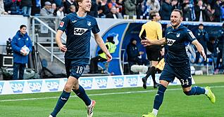 Torsch&uuml;tze Wouter Burger (links, TSG Hoffenheim) jubelt mit Vladim&iacute;r Coufal &uuml;ber das Tor des Tages gegen Bayer Leverkusen.