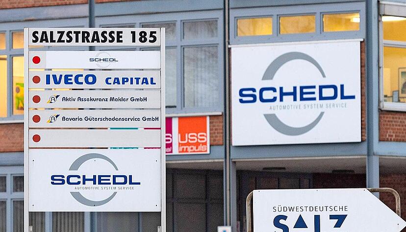 Unscheinbare Schilder an der Salzstra&szlig;e in Heilbronn weisen auf den Betrieb mit 75 Mitarbeitern hin. Foto: Mario Berger