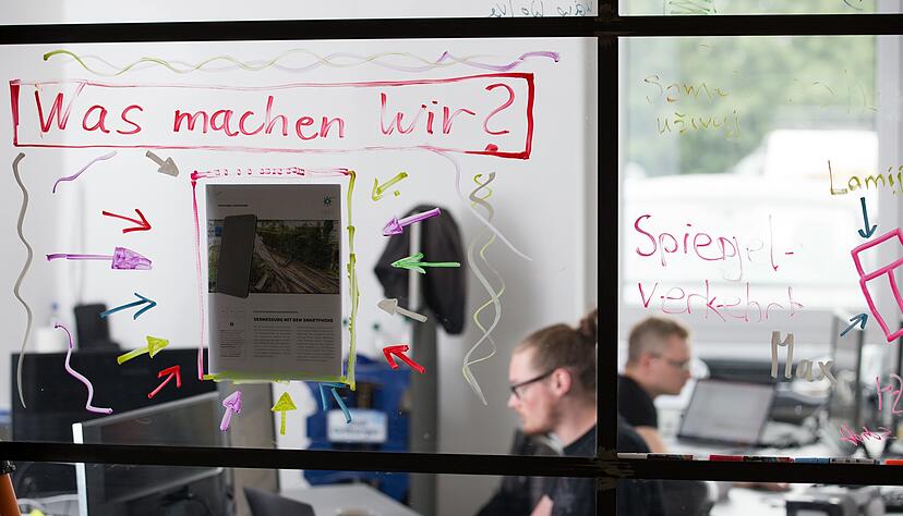 Startups k&ouml;nnen in Coworking-Spaces kosteng&uuml;nstig arbeiten und zugleich ihr Netzwerk erweitern. Auch die Innovationsfabrik IFH bietet solche R&auml;ume.
Foto: dpa