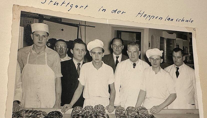 1952 schloss Heinz Z&ouml;ller (vierter von links) seine Ausbildung als Landessieger im Leistungswettbewerb der deutschen Handwerksjugend ab.