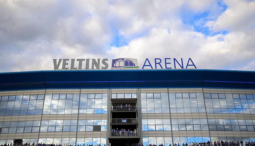 Der Mann war nach Angaben der Polizei bei einer F&uuml;hrung durch das Stadion vom FC Schalke 04 dabei gewesen. (Symbolbild)