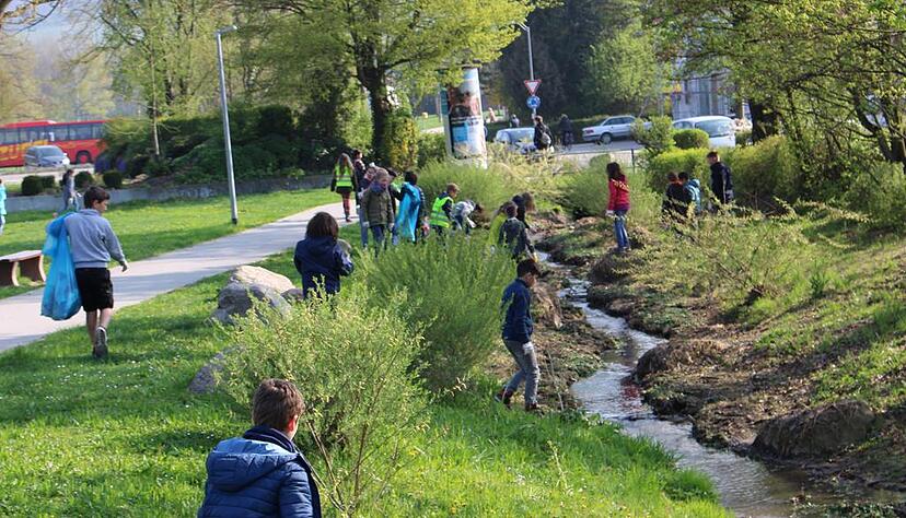 684 Schüler aus allen Obersulmer Schulen sammelten am Freitag Abfall bei ihrer zweijährlichen Putzete. Foto: Gustav Döttling