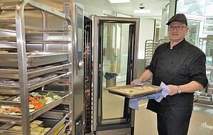 Betriebsleiter Stefan G&ouml;bel hat daf&uuml;r gesorgt, dass zum Start an diesem Montag alles fertig ist.