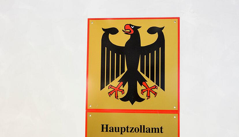 Der Zoll kontrollierte den Mann bei seiner Einreise aus London. (Symbolbild)