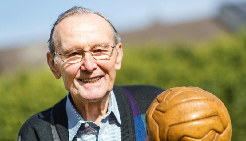 Kurt Tschenscher zog 1970 die erste Gelbe Karte. Foto: Uwe Anspach