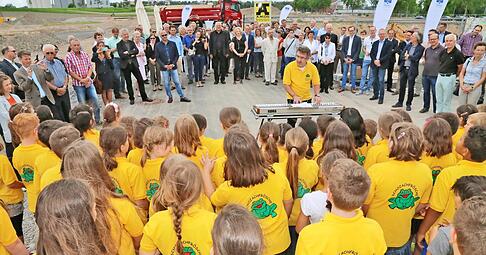 Die Schozachfrösche der Grundschule Horkheim sangen beim Spatenstich für den Neckarbogen auf dem Gelände der Bundesgartenschau.Fotos: Guido Sawatzki Die Schozachfrösche der Grundschule Horkheim sangen beim Spatenstich für den Neckarbogen auf dem Gelände der Bundesgartenschau.Fotos: Guido Sawatzki