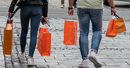 Shoppingtour? Lieber nicht. Die Inflation bewegt viele Menschen zum Verzicht.