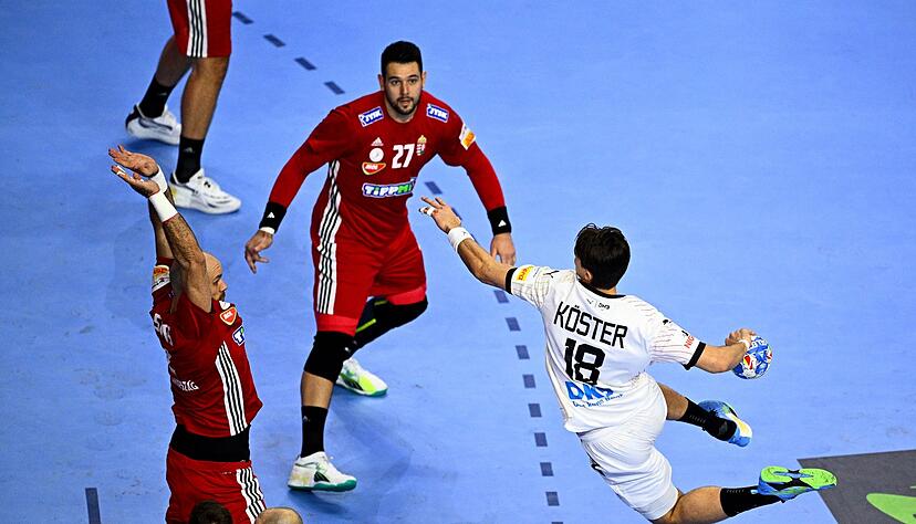 Julian K&ouml;ster (r) und die DHB-Auswahl machten einen gro&szlig;en Schritt Richtung Halbfinale.