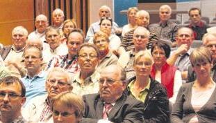 Rund 120 Bürger verfolgten am Montag in der Kultura die erste Bürgerinformation des Regierungspräsidiums zum sechsspurigen Ausbau der A6.Fotos: Ralf Reichert Rund 120 Bürger verfolgten am Montag in der Kultura die erste Bürgerinformation des Regierungspräsidiums zum sechsspurigen Ausbau der A6.Fotos: Ralf Reichert