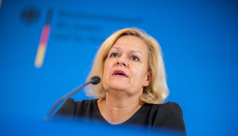 Bundesinnenministerin Nancy Faeser (SPD) sagt: &laquo;Wir wollen eine transparente Fehlerkultur st&auml;rken und der Entstehung und Verfestigung von Vorurteilen und Diskriminierungen konsequent entgegentreten.&raquo; (Archivfoto)