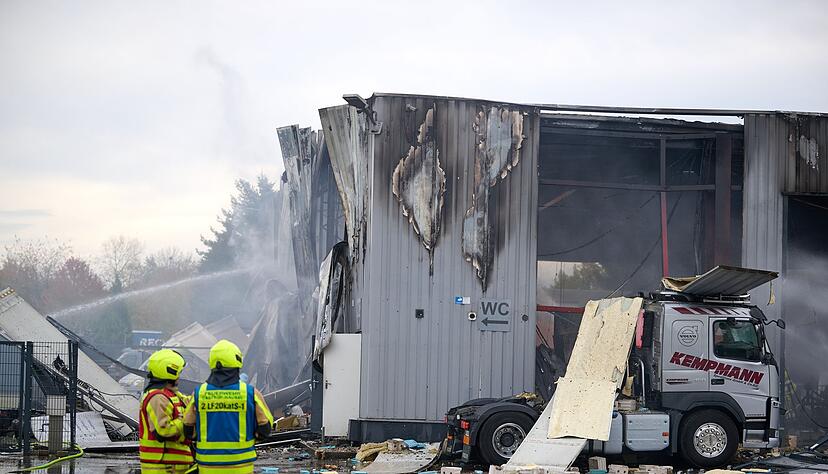 Die Halle wurde stark beschädigt. Die Halle wurde stark beschädigt.