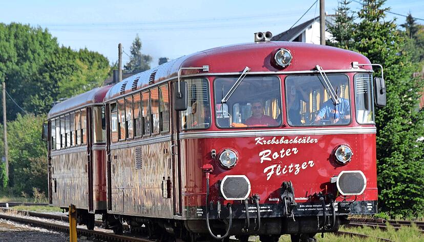 Bislang nur Ausflugsbahn: Wunsch ist, dass mehr Züge im Krebsbachtal fahren.
Foto: Archiv/Schneider Bislang nur Ausflugsbahn: Wunsch ist, dass mehr Züge im Krebsbachtal fahren.
Foto: Archiv/Schneider