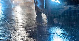 Glatteis durch überfrierende Nässe: Autofahrer sollten in der Nacht auf Montag und am Morgen im Raum Heilbronn Vorsicht walten lassen.