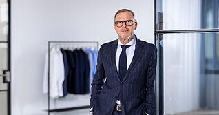 Olymp-Chef Mark Bezner holt die Marke Eterna in das Portfolio des Familienunternehmens.