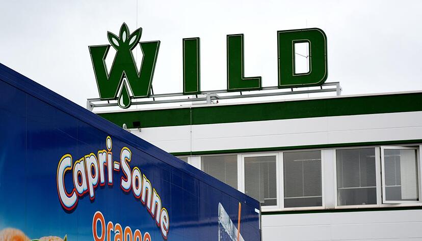 Das Logo des Aromenherstellers Wild am Firmensitz in Eppelheim. Davor steht ein Lastwagen mit einer Werbeaufschrift des Fruchtgetränks Capri-Sonne, das von Wild hergestellt wird. Foto: dpa Das Logo des Aromenherstellers Wild am Firmensitz in Eppelheim. Davor steht ein Lastwagen mit einer Werbeaufschrift des Fruchtgetränks Capri-Sonne, das von Wild hergestellt wird. Foto: dpa