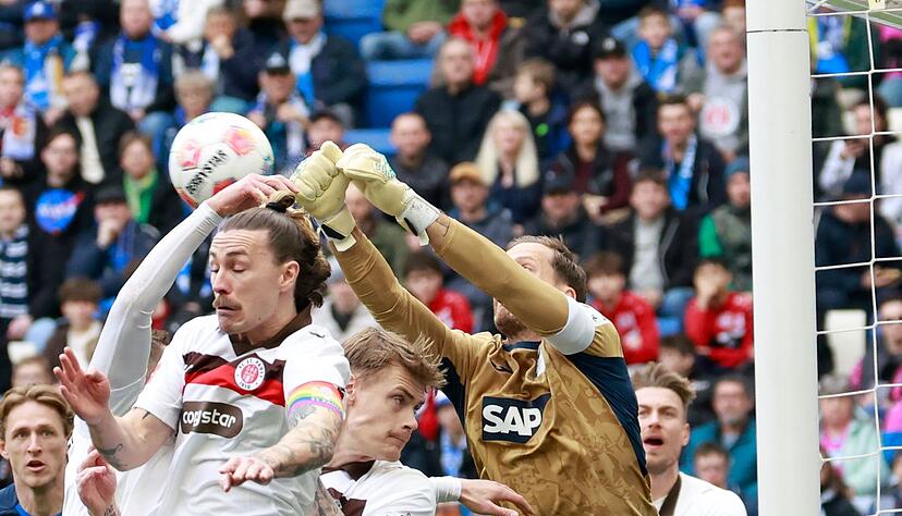 Hoffenheims Nationaltorwart Oliver Baumann bekam gegen St. Pauli unerwartet viel Arbeit.