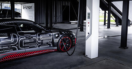 Audi E-Tron GT ist das erste E-Auto aus der Region. Die Vorversion wird zurzeit in einer Linie mit dem R8 produziert. Foto: Audi