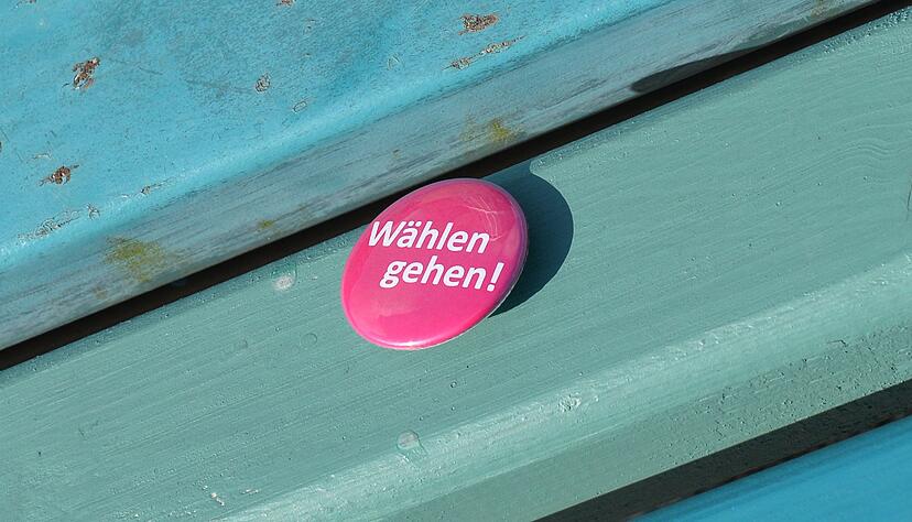 Der Arbeitsplatz muss nicht unbedingt ein neutraler Ort sein: Unternehmen d&uuml;rfen sich politisch positionieren, etwa f&uuml;r Demokratie werben oder zur Wahl aufrufen, solange sie keinen Druck auf die Belegschaft aus&uuml;ben.