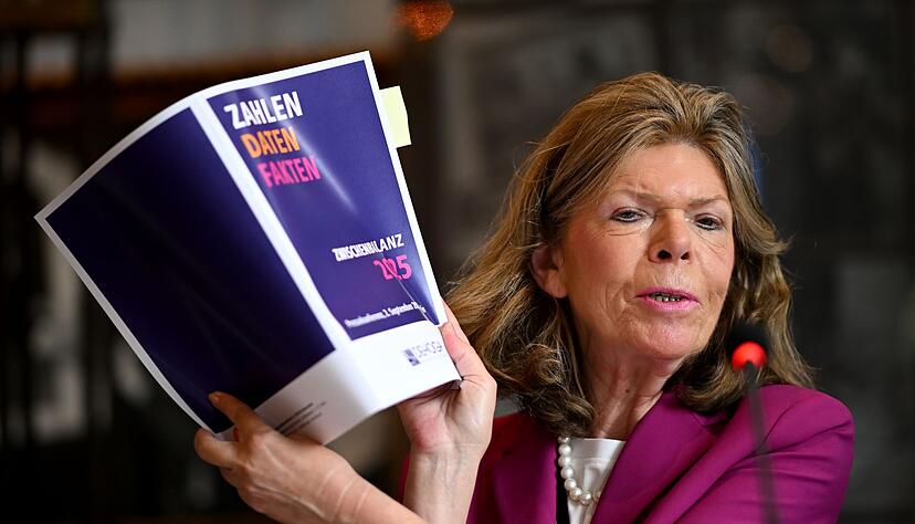 Dehoga-Hauptgeschäftsführerin Ingrid Hartges präsentiert die Halbjahreszahlen der Branche. Dehoga-Hauptgeschäftsführerin Ingrid Hartges präsentiert die Halbjahreszahlen der Branche.