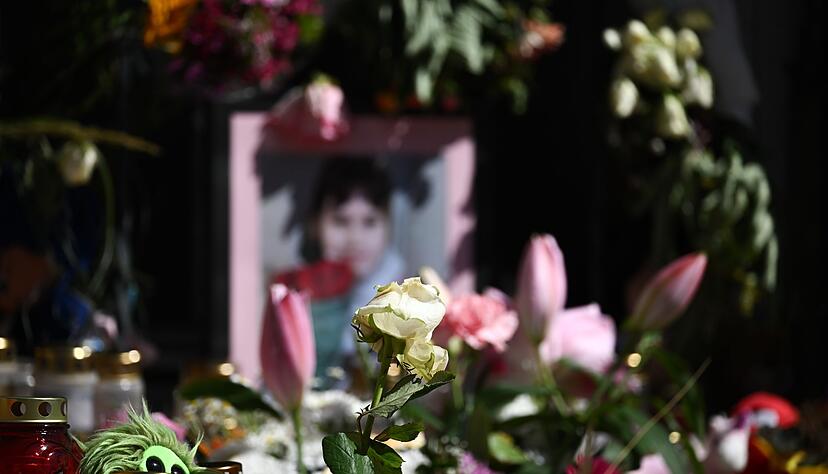 Der gewaltsame Tod der neunj&auml;hrigen Valeriia hatte im Juni 2024 viele Menschen ersch&uuml;ttert - im s&auml;chsischen D&ouml;beln wurde mit Kerzen und Blumen des M&auml;dchens gedacht (Archivbild).