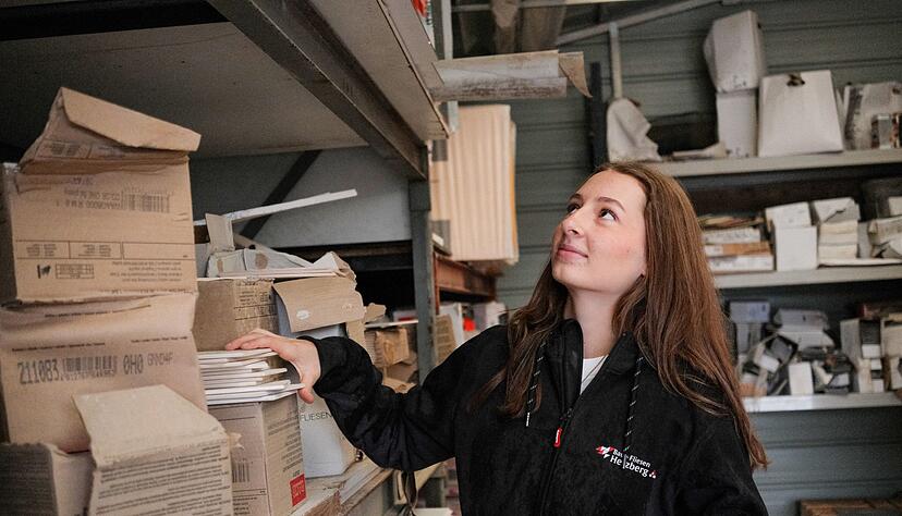 Celine Köster, Auszubildene zur Fliesen- und Mosaiklegerin, hat sich nach ihrem Hauptschulabschluss dazu entschieden, ein Freiwilliges Handwerksjahr (FHJ) zu absolvieren.