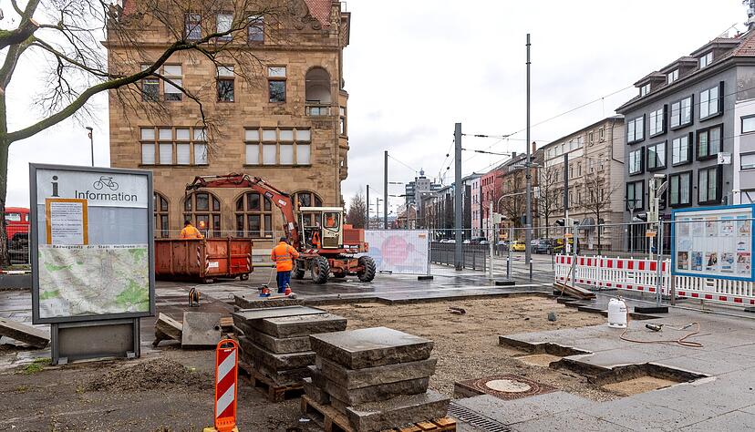 Die Bauarbeiten vor dem Heilbronner Hauptbahnhof haben bereits begonnen. Foto: Mario Berger